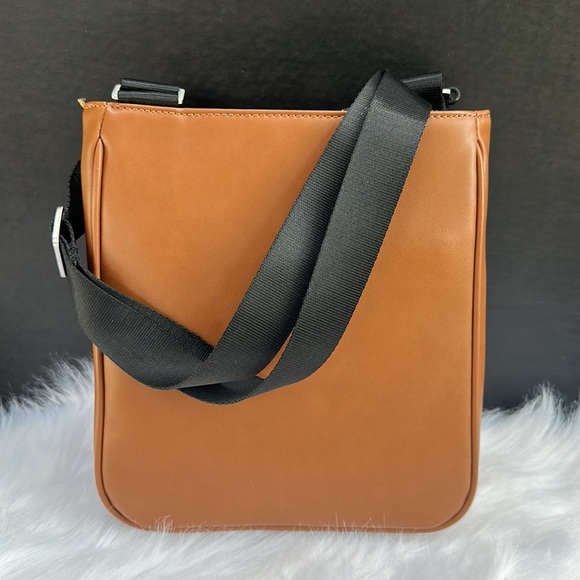 New Guess Scala Crossbody Bag Front Pocket Brown - Picture 3 of 5